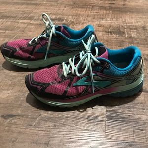 Lightly worn Ravenna 7 Brooks!